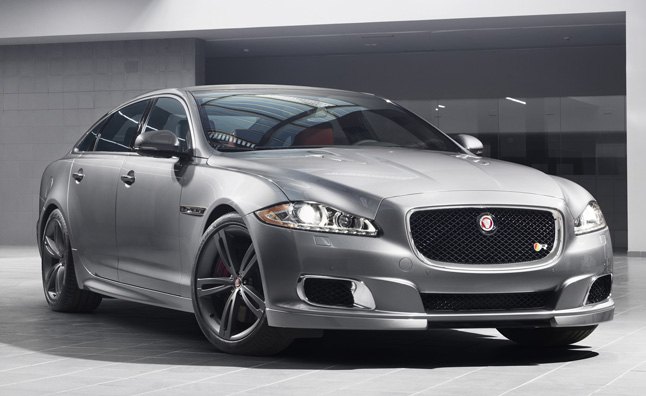 „Jaguar XJR“ atvyksta į Niujorko automobilių parodą su 542 AG varikliu post thumbnail image