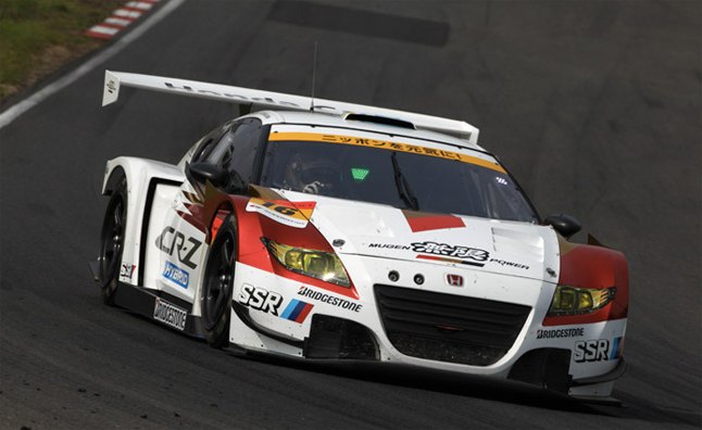 „Mugen Honda CR-Z GT“ lenktyninis automobilis išrieda į trasą post thumbnail image